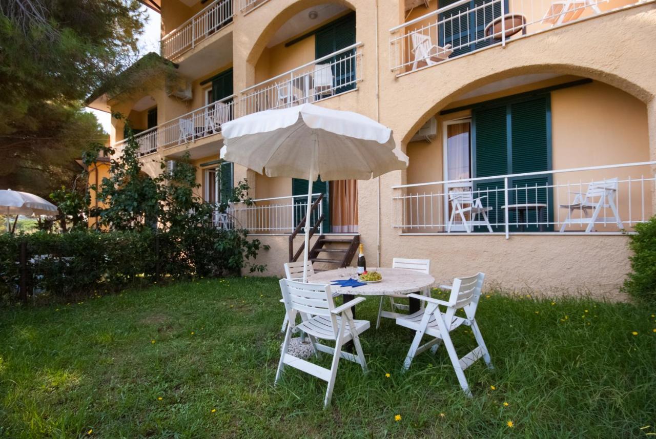 Residence Golfo Della Lacona Exteriér fotografie